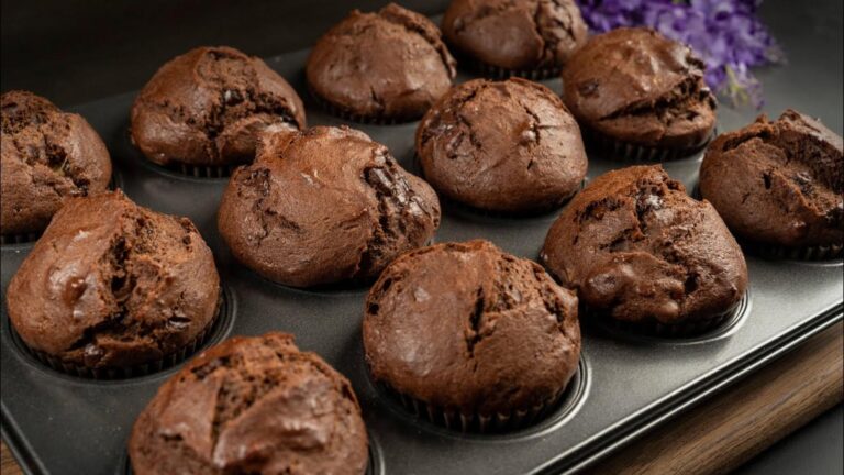 Questo semplice gesto trasforma le banane mature in muffin al cioccolato irresistibili…