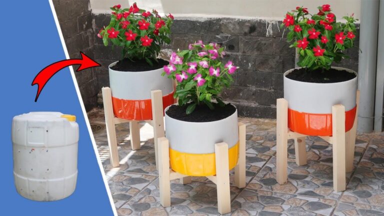 Questo semplice gesto trasforma barili di plastica in meravigliosi vasi per fiori…