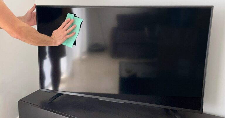 Come Pulire lo Schermo del Televisore Senza Danneggiarlo: Guida Completa