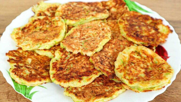 Non friggere le zucchine — preparale così! Pancake gustosi e più leggeri