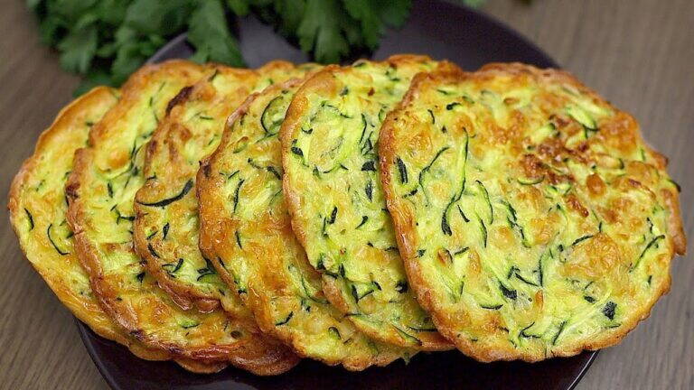 Basta grattugiare 1 zucchina e metterla in forno! Meglio della pizza! Una ricetta facile