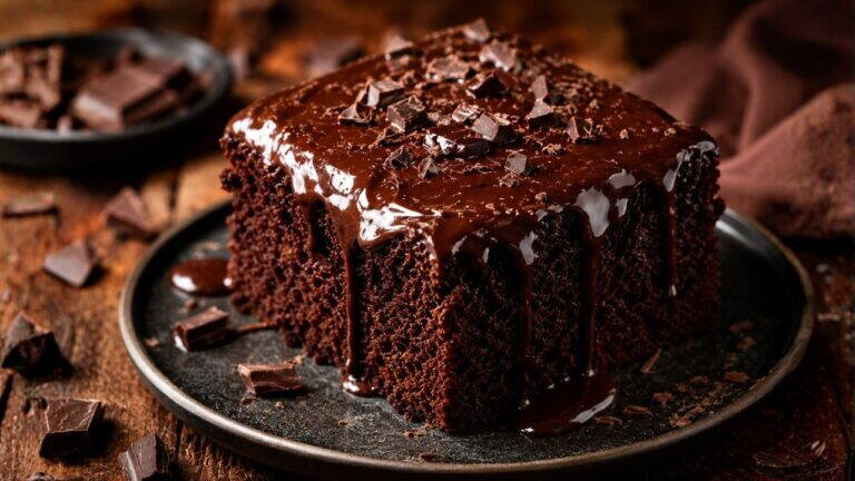 🍫 SENZA UOVA! La Torta al Cioccolato Più SOFFICE del Mondo – Ricetta Magica! ✨